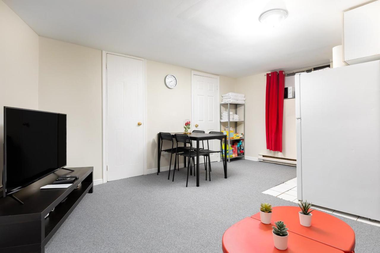 Guest house For Rent Beside U Of T Toronto