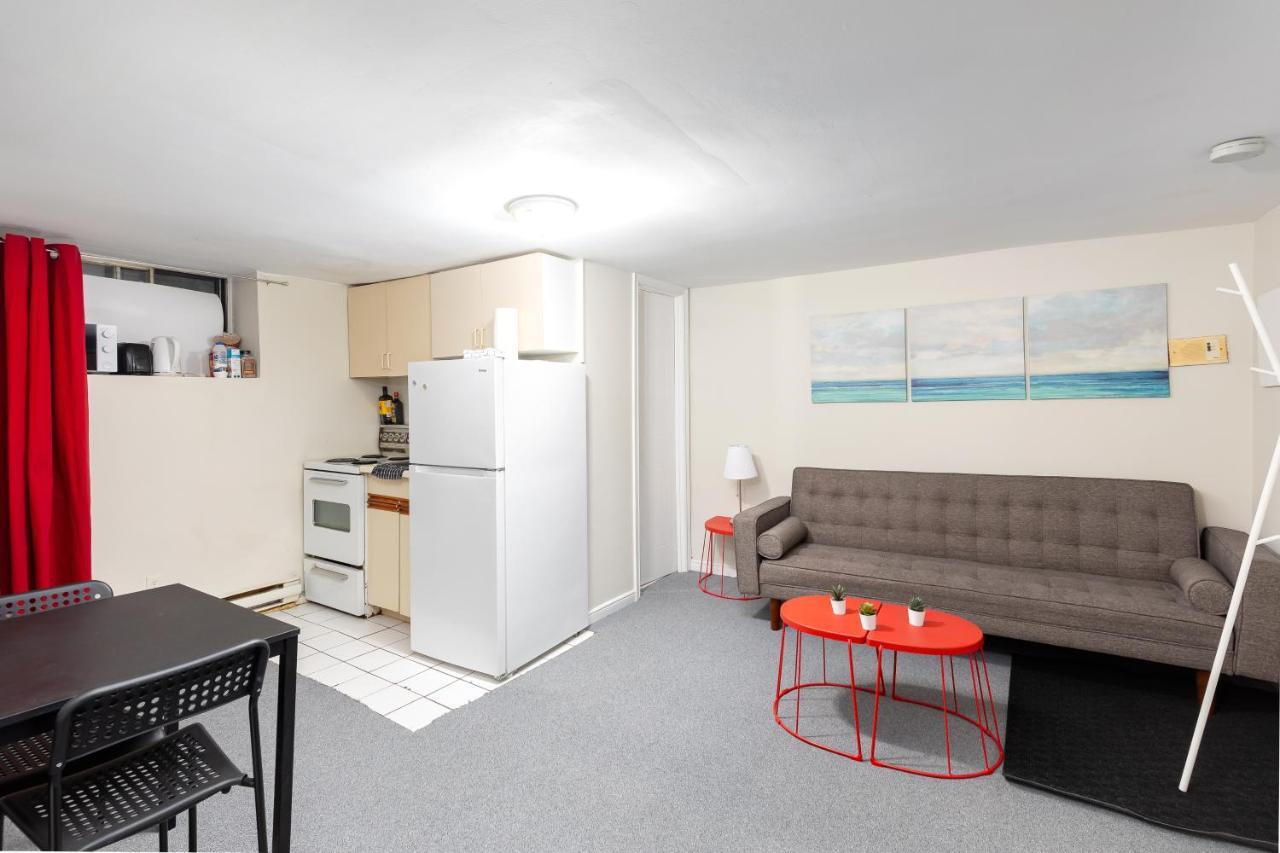 For Rent Beside U Of T Guest house *